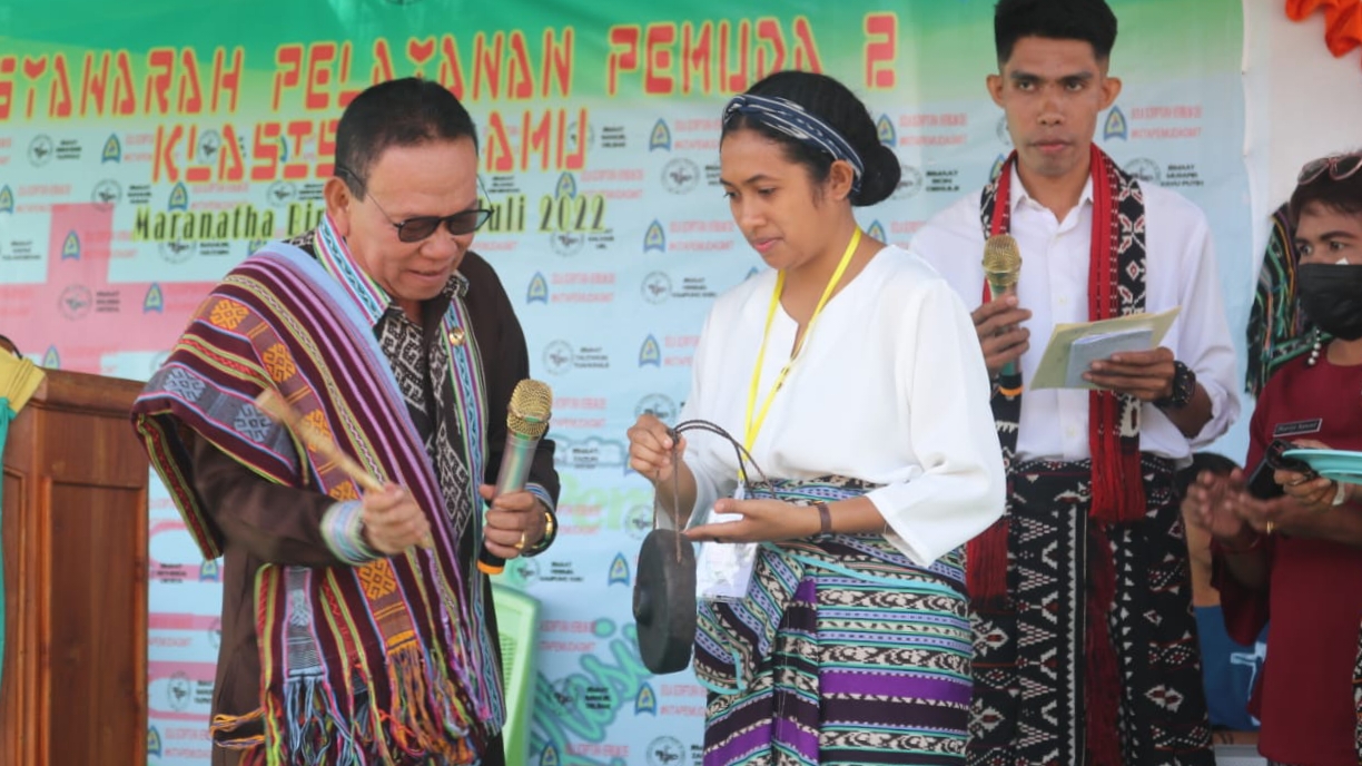 Bupati Kupang, Korinus Masneno, saat membuka kegiatan Muspel Pemuda Klasis Sulamu, Kamis, (07/07/2022) di Bipolo.