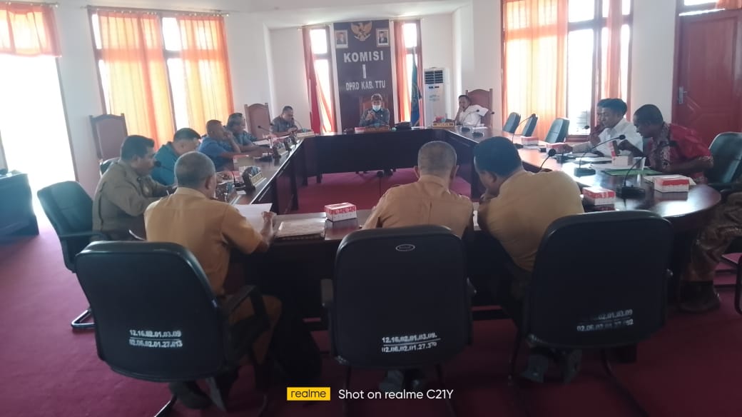 Suasana RDPU Komisi I DPRD Kabupaten TTU. Foto : David Naisali