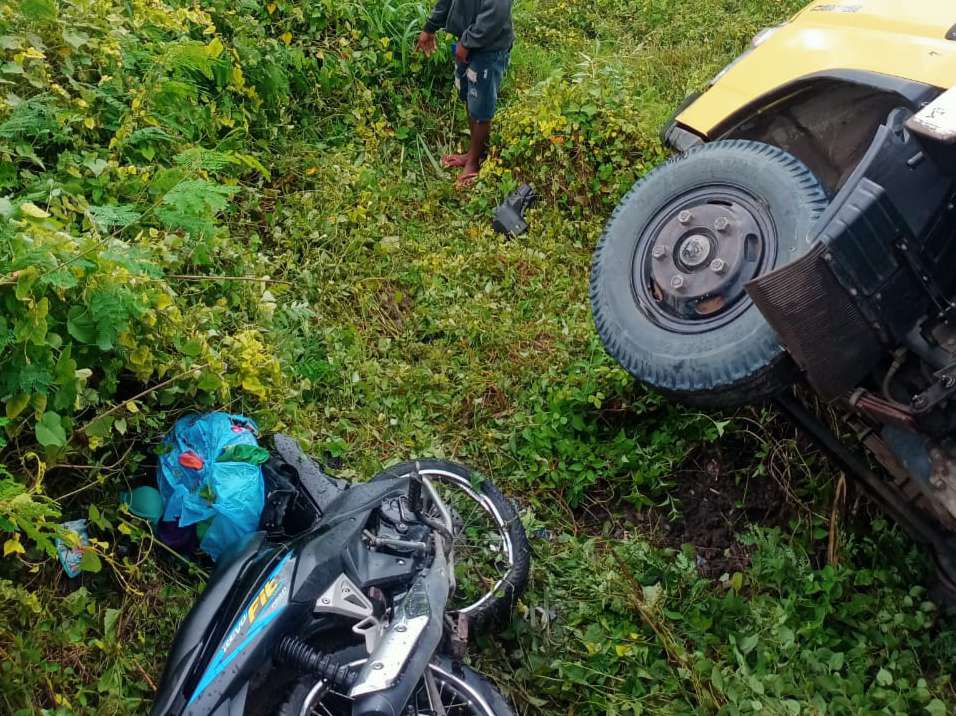 Kondisi mobil box dan sepeda motor Revo di Tempak Kejadian Perkara (TKP). Foto: istimewa