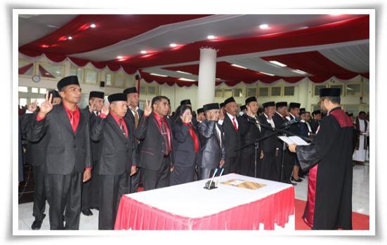 Pengucapan Sumpah/Janji anggota DPRD Kabupaten Kupang masa jabatan tahun 2019-2024. Acara tersebut berlangsung Senin, 9 September 2019 bertempat di Aula Gedung DPRD Kabupaten Kupang di Oelamasi. Foto : istimewa 