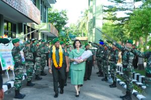 Danrem 161/Wira Sakti pimpin Tradisi Pelepasan Brigjen TNI Febriel Buyung Sikumbang