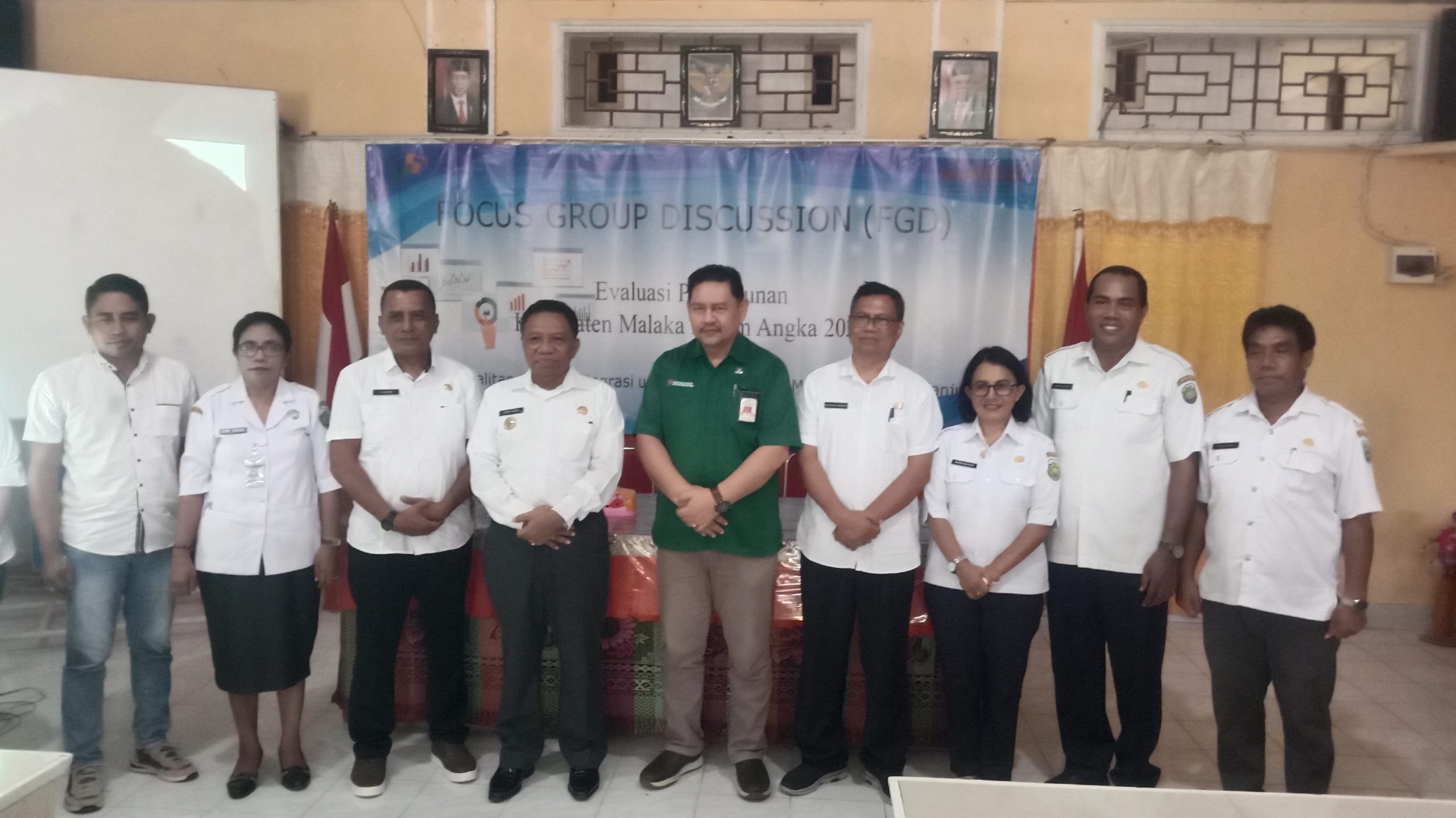Bupati Malaka, Dr.Simon Nahak, SH.,MH didampingi Kepala Badan Pusat Statistik (BPS) Kabupaten Belu-Malaka, Ramly K.T. Kusumo, SP, M.AP membuka kegiatan Focus Group Discussion (FGD)l. Foto : SK/JN