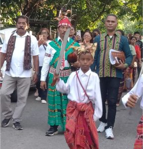 Pakai Baju Adat Alor dan Diiringi Tarian, George Hadjoh Daftar ke DPC PKB