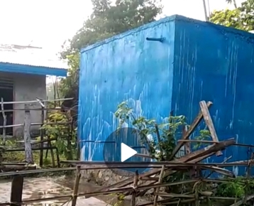 Inilah bak penampung air berkapasitas 5000 liter yang dibangun tepat di samping rumah Kepala Desa Weain, Egidius Nahak. Bak air ini diduga kuat dipergunakan untuk kepentingan pribadi Kades Egidius dan keluarganya. Foto: istimewa. 