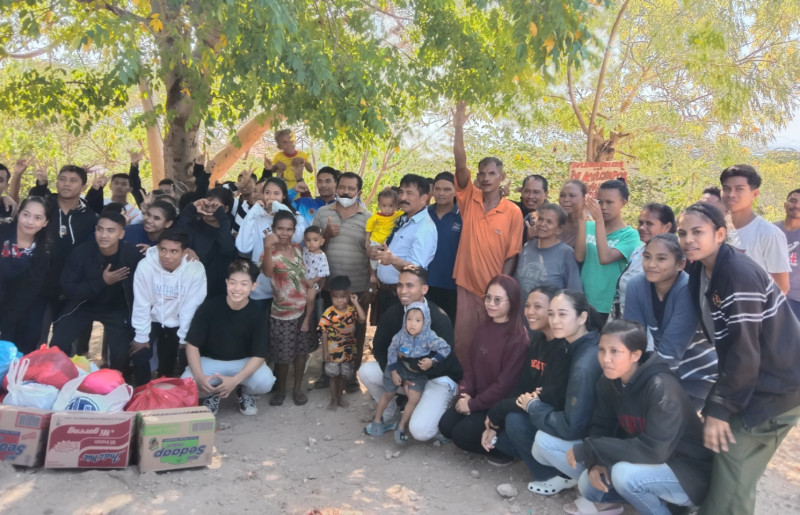 Atlet Kempo NTT Berbagi Kasih dengan Para Pemulung.