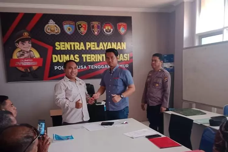 Ketua Umum LP2TRI NTT, Hendrikus Djawa dalam sebuah kunjungan ke Polda NTT. Foto : istimewa. 