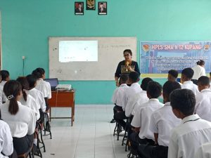 Cegah Bullying, Kadis DP3AP2KB Provinsi NTT Lakukan Edukasi di SMAN 12 Kota Kupang