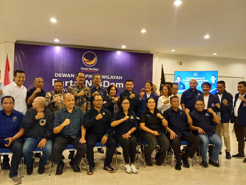 Nasdem Serahkan SK Untuk 22 Cakada di NTT