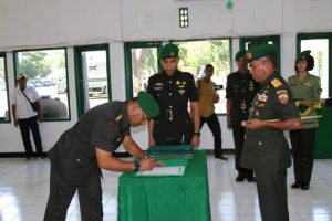 Danrem 161/Wira Sakti Pimpin Sertijab Pejabat Korem 161/WS dan Korps Raport Kenaikan Pangkat periode 1-10-2024