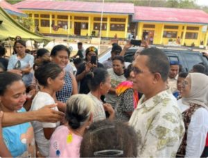 Melki Laka Lena Salurkan 10.119 Nasi Kotak untuk Pengungsi Erupsi di Flotim