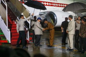 PJ. Gubernur NTT Andriko Susanto Jemput Kedatangan Presiden Prabowo di Bandara El Tari Kupang