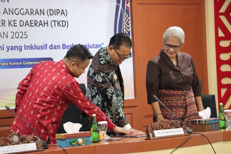 Penyerahan DIPA dan Alokasi TKD 2025, Pj. Gubernur NTT Minta Pengelolaan Anggaran Harus Memberi Manfaat Maksimal Kepada Masyarakat