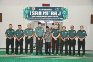 Korem 161/WS Gelar Peringatan Isra Mi’raj Bersama Prajurit PNS dan Persit KCK Koorcab Rem 161 PD IX/Udayana.