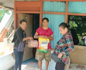 Moment Hari Pers, Wartawan Jurnal NTT dan Indonesia Menyapa Berbagi Kasih Dengan Perempuan Marginal