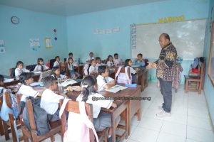 Pj. Wali Kota Dorong Penguatan Bahasa dan Sarana Sekolah di SMP N 12 dan TK-SD Tunas Gloria