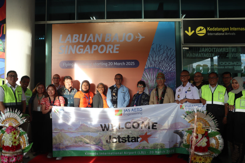 Wagub Johni Asadoma Launching Penerbangan Perdana Jetstar Asia di Bandara Komodo Labuan Bajo